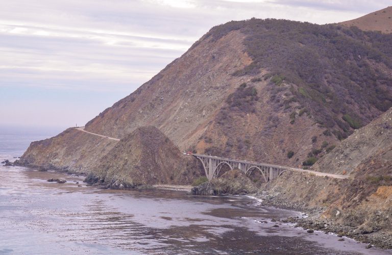 Bixby Bridge durante viagem de carro em Big Sur, na Califórnia