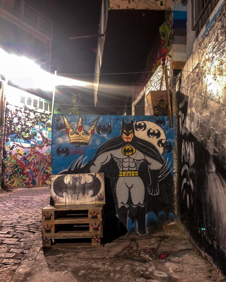 Grafite do personagem Batman no Beco do Batman, em São Paulo