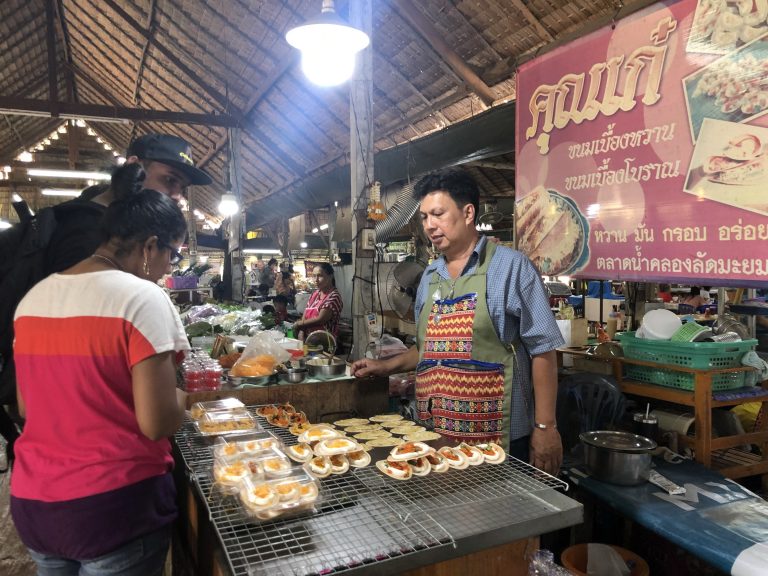 Mercado flutuante Khlom Lat Mayom, em Bangkok