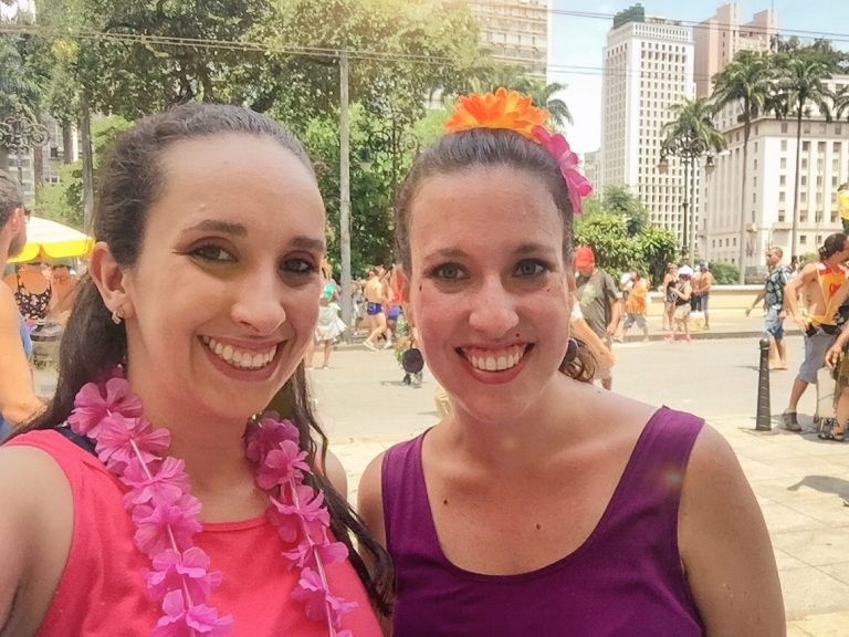 Rachel no bloco de Carnaval de rua no centro de São Paulo.